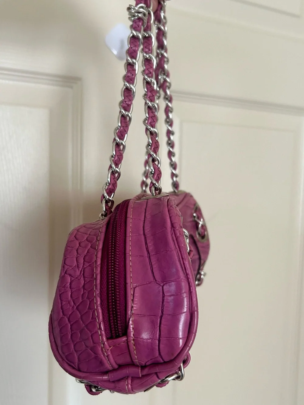 Y2K Chinese Laundry Fuchsia Faux Croc-Embossed Leather Shoulder Bag